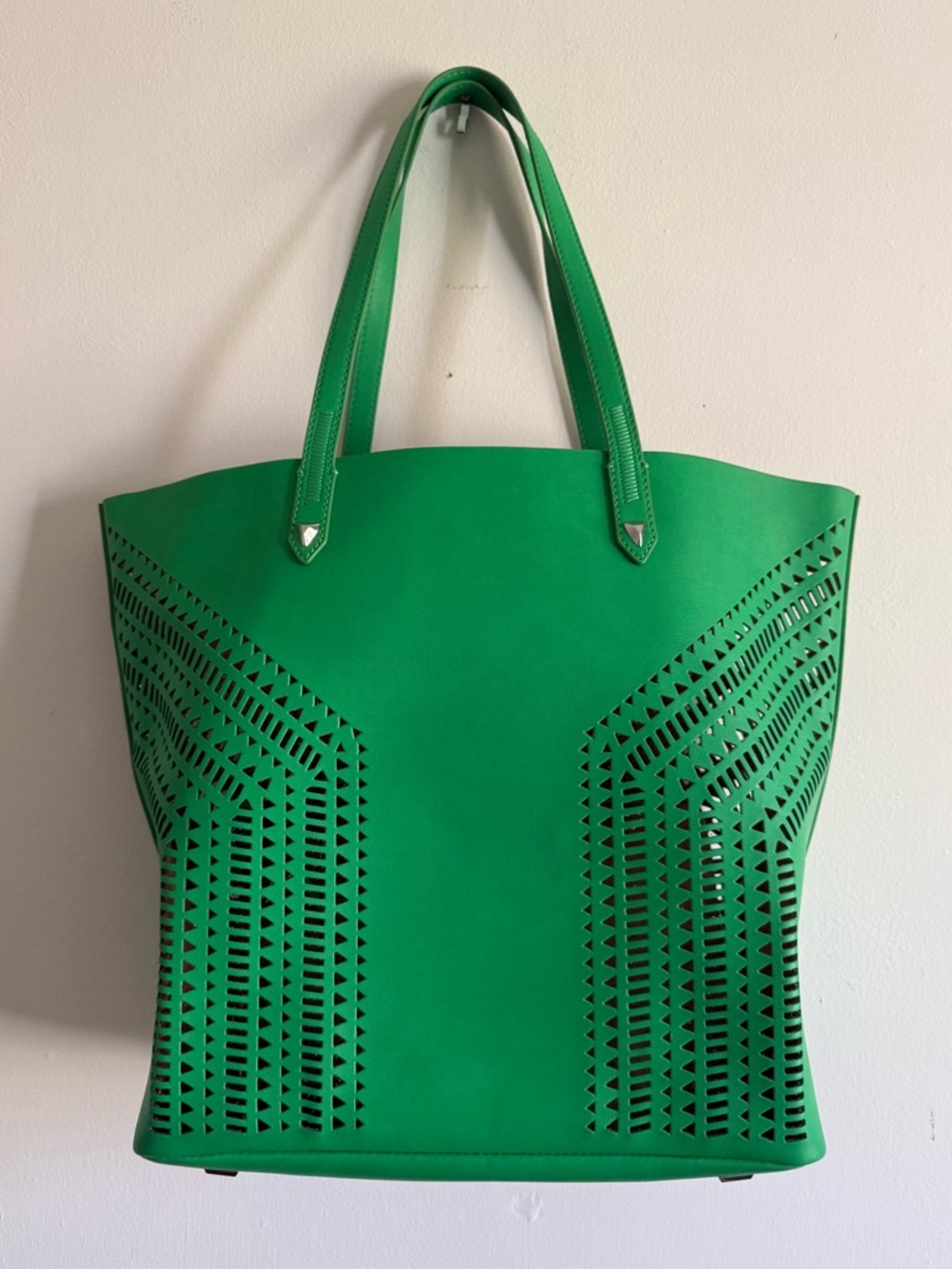 Stella & Dot Fillmore Tote Bag Kelly Green Perforated Leather with Pouch